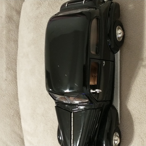 1937 Master Deluxe Town Sedan Die Cast Car - Picture 7 of 7